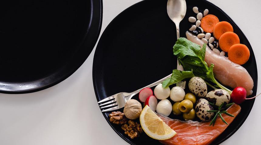 Aralıklı oruç diyeti saatleri nedir? Aralıklı oruç diyetinde kaç saat aç kalınır, kaç saat yemek yenir?