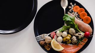 Aralıklı oruç diyeti saatleri nedir? Aralıklı oruç diyetinde kaç saat aç kalınır, kaç saat yemek yenir?