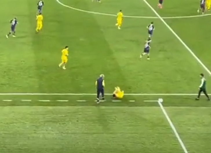 Ekranlara yansımamıştı! Jesus yerde yatan İstanbulsporlu oyuncuya önce tepki gösterdi, sonra başını okşadı G1