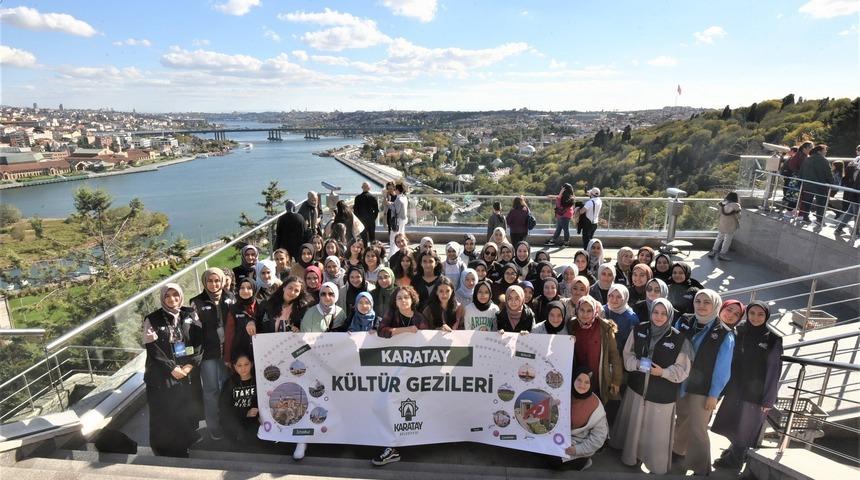 &ldquo;Karatay Okuyor&rdquo; projesinin başarılı &ouml;ğrencileri İstanbul&rsquo;u gezdi