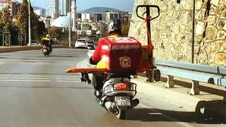 Kartal'da motokuryenin tehlikeli yolculuğu böyle görüntülendi! Bakan bir daha baktı