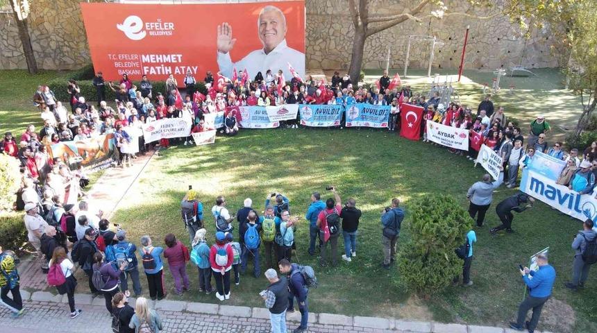 Efeler&rsquo;de doğa tutkunlarından Cumhuriyet y&uuml;r&uuml;y&uuml;ş&uuml;