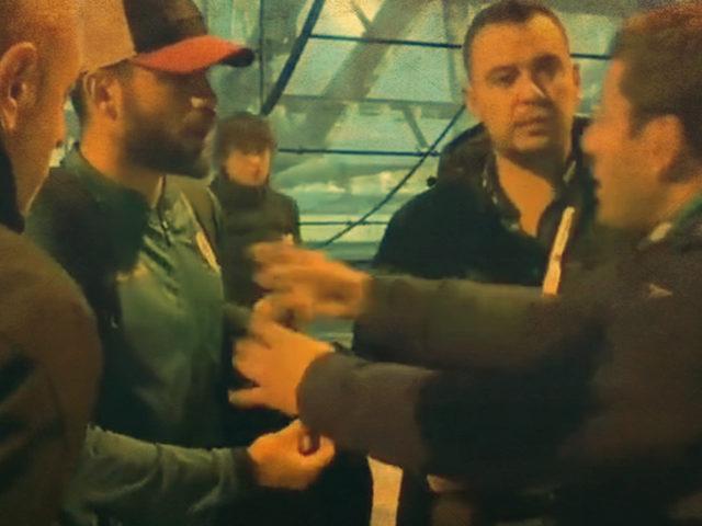 Süper Lig'in eski şampiyonuna mağlubiyet sonrası büyük tepki! Tribün lideri havaalanında takımı karşıladı ortalık karıştı... "Bizi rezil ettiniz"