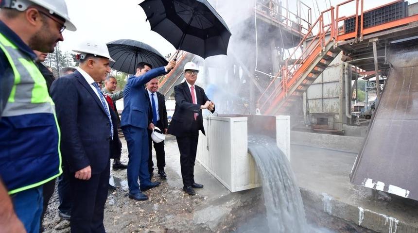 2 bin metre derinlikte jeotermal su kaynağına ulaşıldı