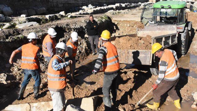 2 bin yıllık heykel parçaları gün yüzüne çıkarıldı! 'Erkek başının yüksekliği 46 santimetre, kimliği tespit edilemedi'