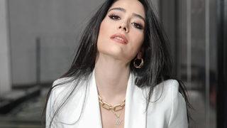 Verdiği kilolarla adından söz ettirmişti! Mahmut Tuncer'in kızı Gizem Tuncer bu kez göğüs dekoltesiyle gündem oldu