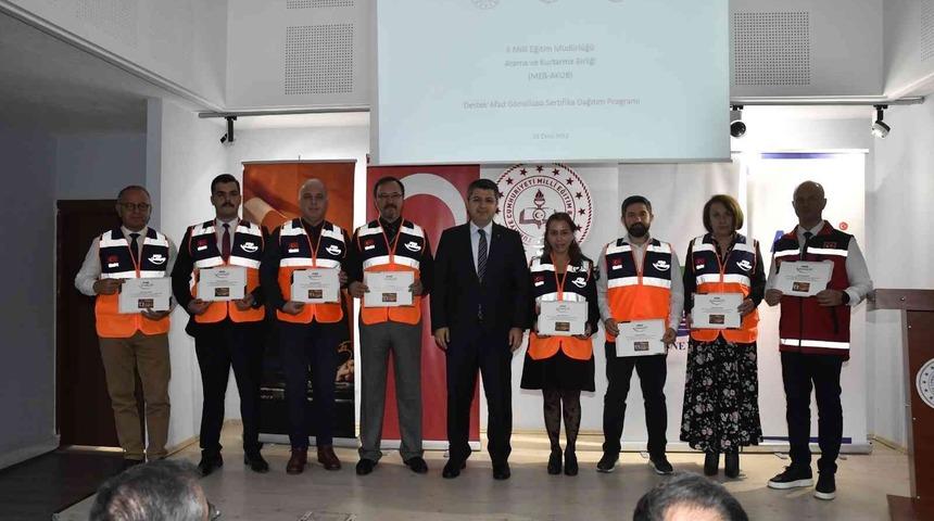 AFAD g&ouml;n&uuml;ll&uuml;s&uuml; eğitimciler sertifikalarını aldı
