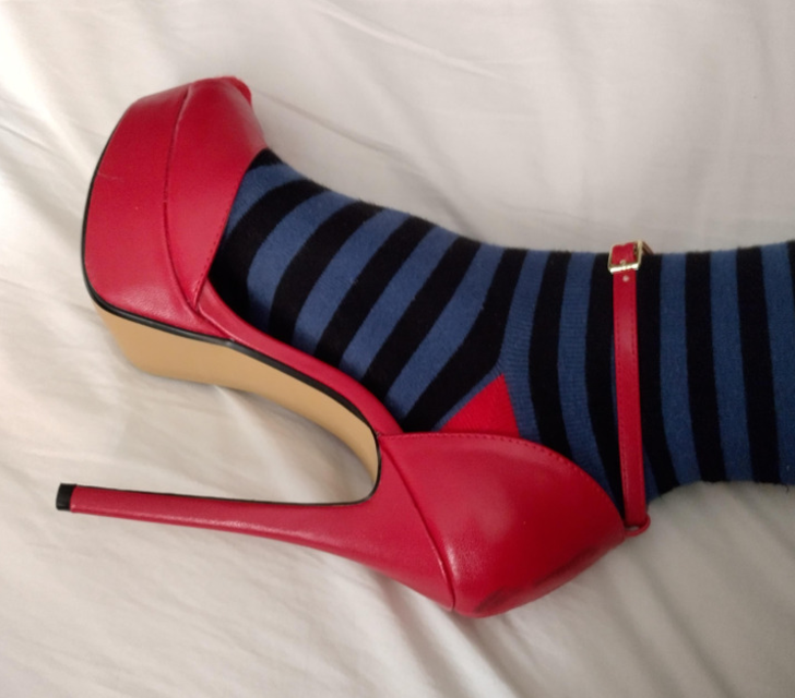 Dar gelen ayakkabılarınız için saç kurutma makinesi kullanın 