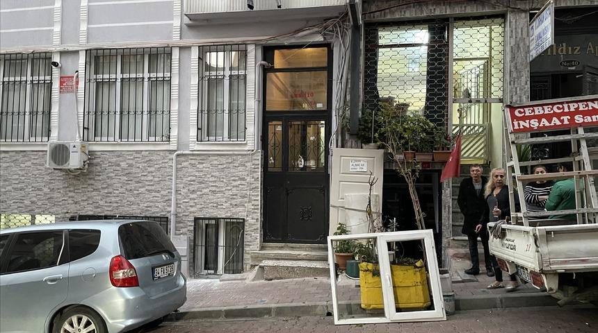 Fatih'te bodrum katta par&ccedil;alanmış erkek cesedi bulundu