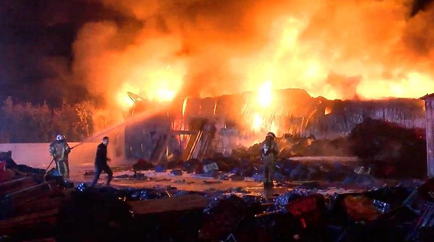 Soğuk hava deposunda yangın: 3 işçi hastanelik oldu