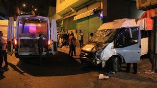 Minibüs faciası! Kalabalığın arasına daldı: 3 ölü, 7 yaralı