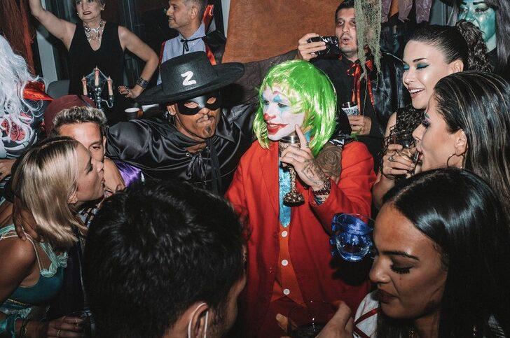 Galatasaraylı futbolcuların Hallowen kostümleri olay oldu! 'Mertens neden Maraş dondurmacısı?' G1