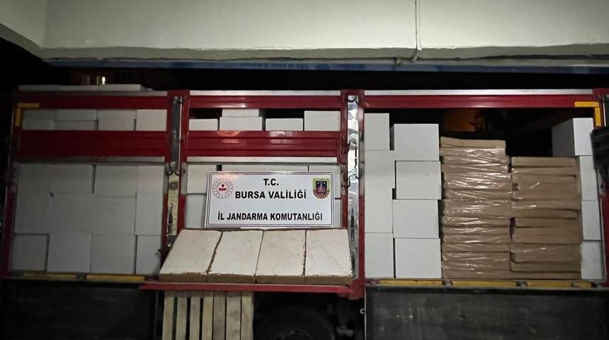 Jandarmadan 3 milyon 400 bin ka&ccedil;ak makaron operasyonu