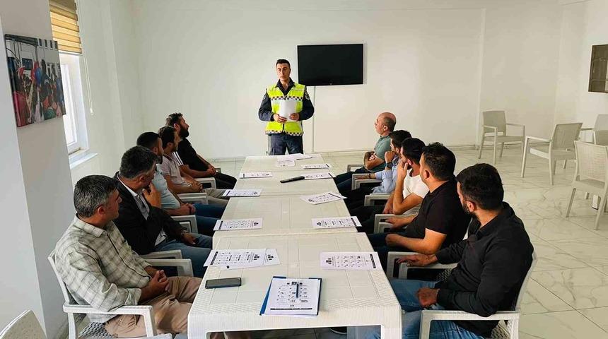 Beyt&uuml;şşebap&rsquo;ta saygı ve trafik kuralları semineri verildi