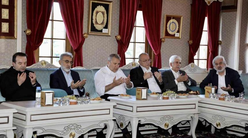 Başkan Çerçi taziyeleri kabul ediyor