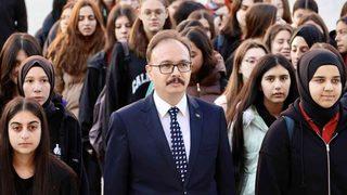 Vali Kızılkaya, bayrak törenine katıldı