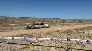 Gören telefona sarıldı! Silahla vurulup araçla birlikte yakılmış halde bulundular