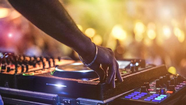 Avrupa ülkesinden dikkat çeken hamle! 50'den fazla kişinin katıldığı izinsiz partileri suç sayılacak