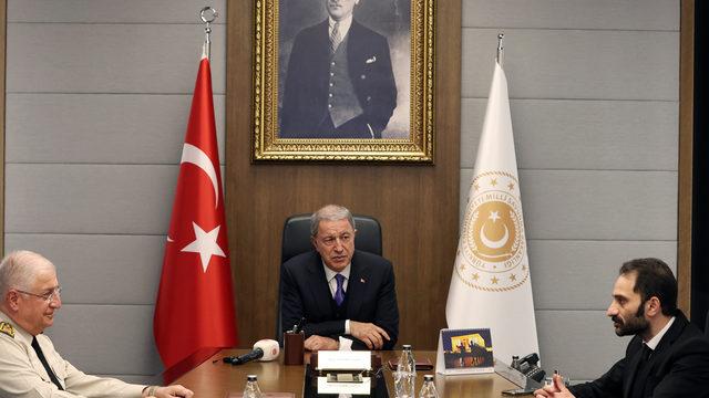 Ödül törenindeki sözleri gündem olmuştu! Milli Savunma Bakanı Akar, oyuncu Burak Haktanır ile görüştü