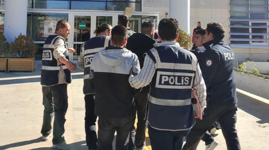 Elazığ'da bakır kablo &ccedil;aldıkları iddiasıyla 3 zanlı tutuklandı
