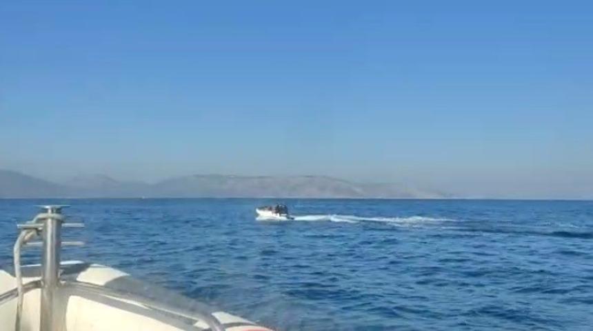 2 d&uuml;zensiz g&ouml;&ccedil;men, 1 g&ouml;&ccedil;men ka&ccedil;ak&ccedil;ısı yakalandı