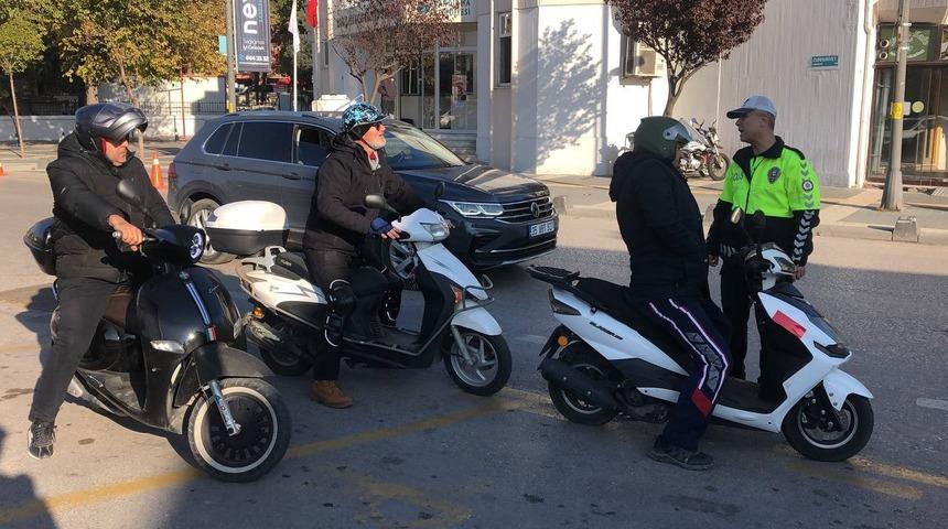 Bandırma’da motosiklet sürücülerine denetim yapıldı