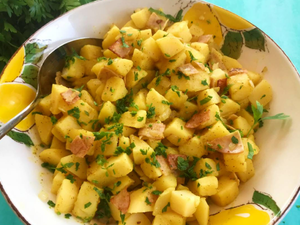 ALMAN USULÜ PATATES SALATASI
