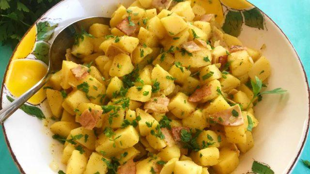 Klasik patates salatalarını unutturur! Alman usulü patates salatası tarifi