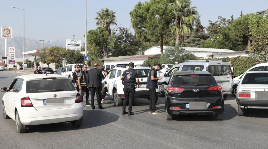 Antalya'da "Huzurlu sokaklar uygulaması" yapıldı
