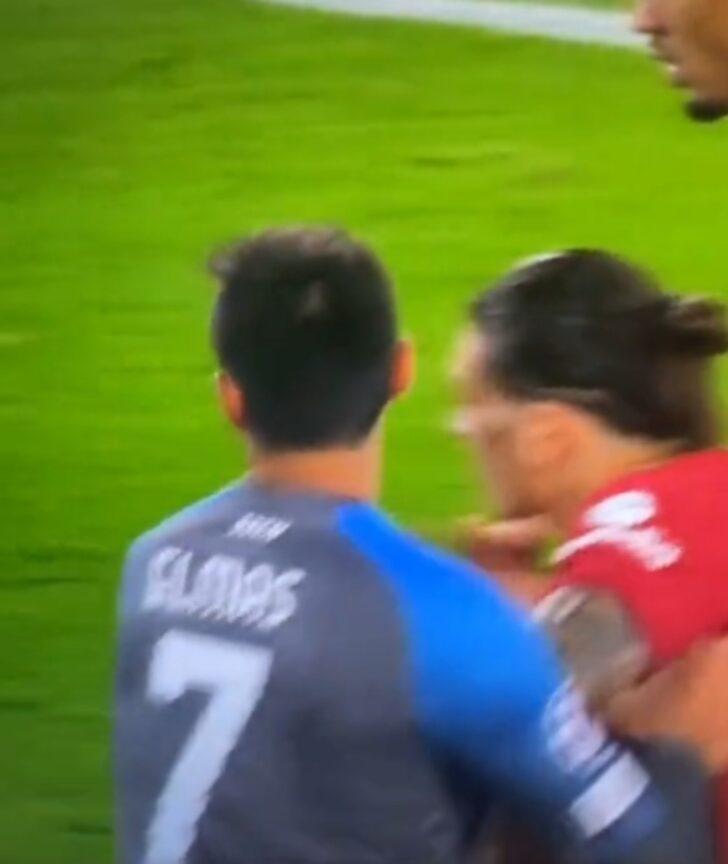 Eski Fenerbahçeli Eljif Elmas saha içinde dayak yedi! Hakemin kararı ise herkesi çileden çıkardı G2