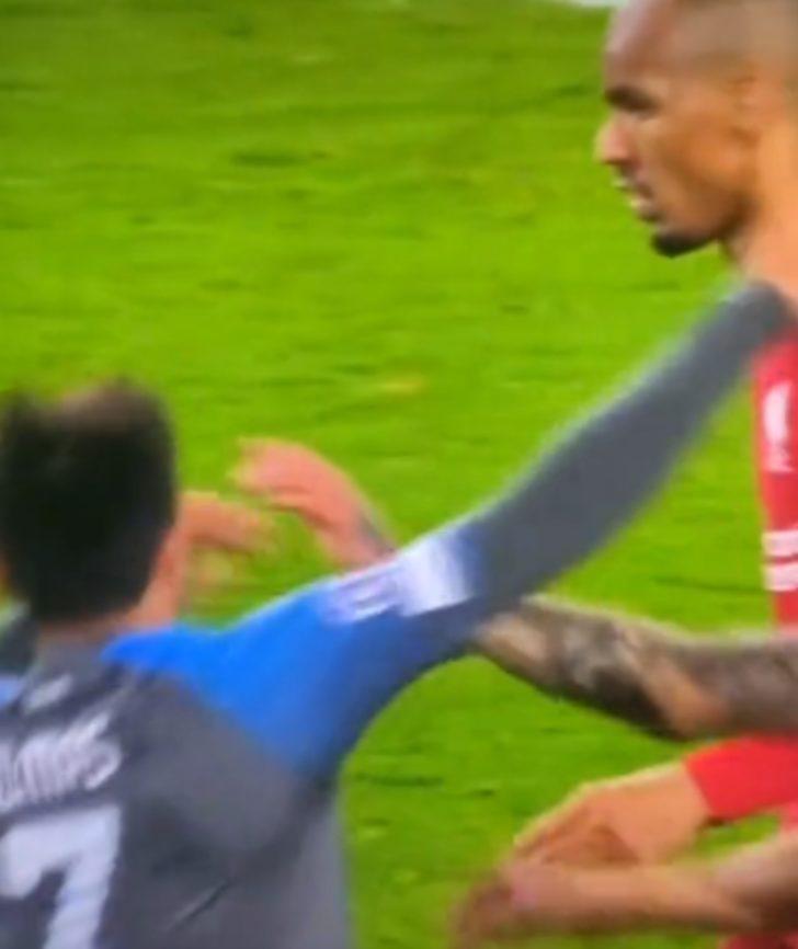 Eski Fenerbahçeli Eljif Elmas saha içinde dayak yedi! Hakemin kararı ise herkesi çileden çıkardı G3