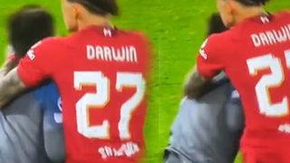 Eski Fenerbahçeli Eljif Elmas saha içinde dayak yedi! Hakemin kararı ise herkesi çileden çıkardı