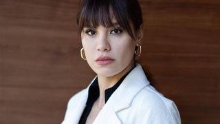 Yargı'nın yıldızı Şükran Ovalı derin göğüs dekoltesiyle Instagram'ı salladı! İlk yorum eşi Caner Erkin'den geldi