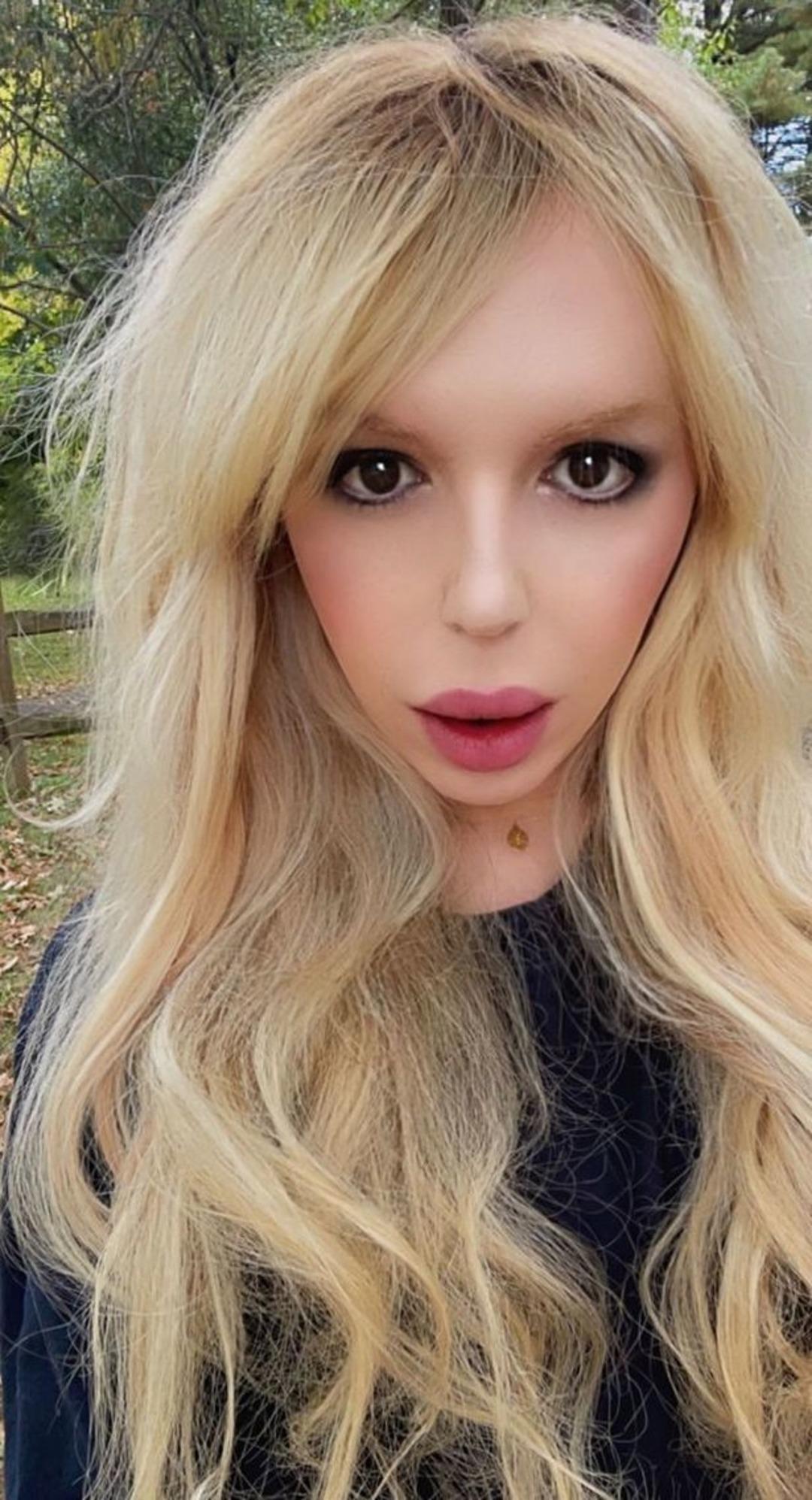 Britney Spears&rsquo;a benzemek i&ccedil;in estetik ameliyatlara 100 bin sterlin harcadı! Cinsiyet bile değiştirdi... Eski halini g&ouml;renler tanıyamıyor