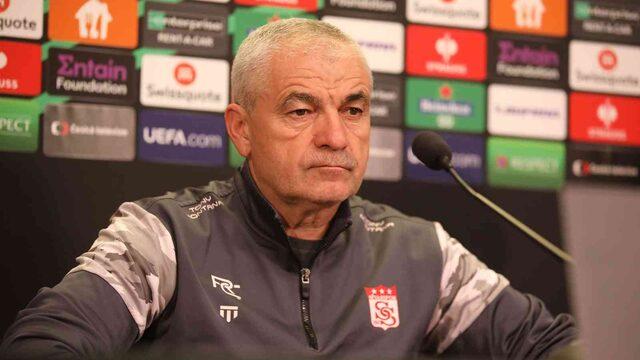 Rıza Çalımbay: Avrupa'da kazanıp, Fenerbahçe maçına moralli çıkacağız
