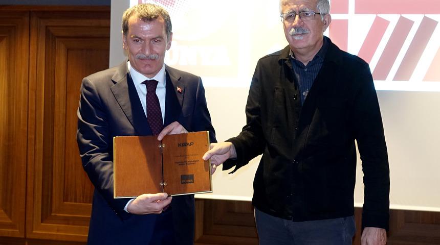 Dünya Kitap tarafından verilen "Yılın En İyileri Ödülleri" sahiplerini buldu
