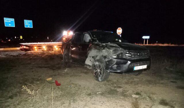Konya'da kamyonetle otomobil çarpıştı: 8 yaralı
