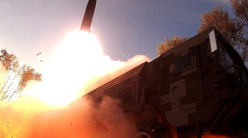 B&ouml;lgede tansiyon y&uuml;kseldi! Kuzey Kore'den yeni f&uuml;ze denemeleri, Japonya'da alarm verildi