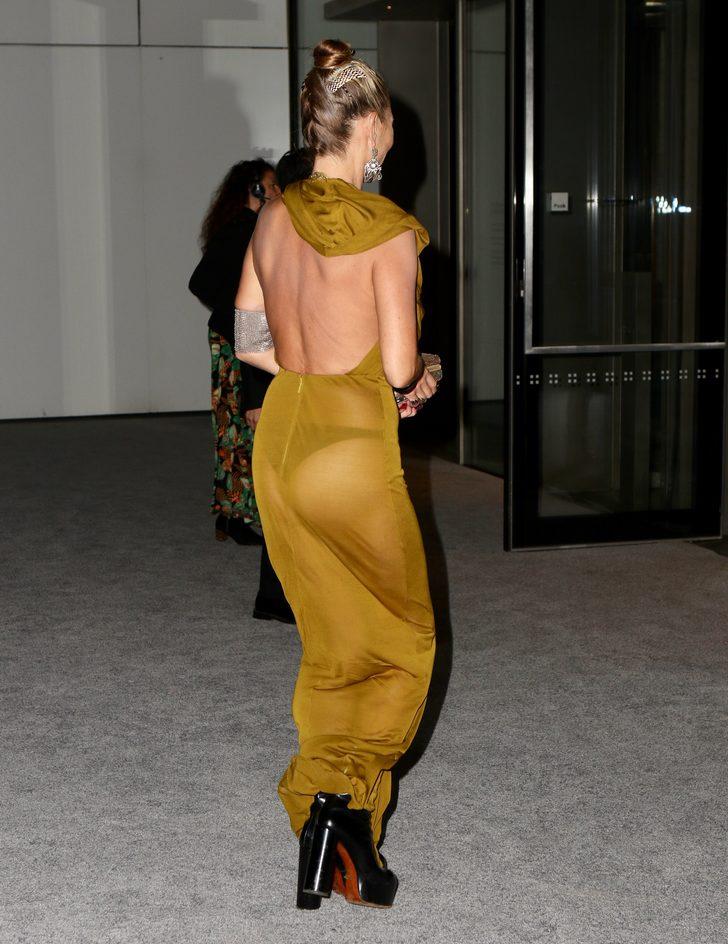 Geceye sütyensiz geldi! Kate Moss yıllara meydan okuyor G4