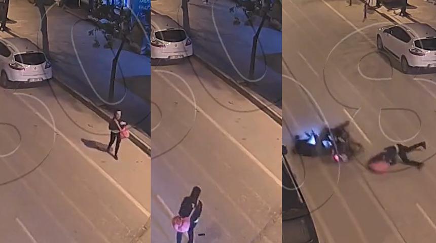 MOBESE'ye yansıdı! Genç kadının telefonu düştü, saniyeler sonra neye uğradığını anlayamadı