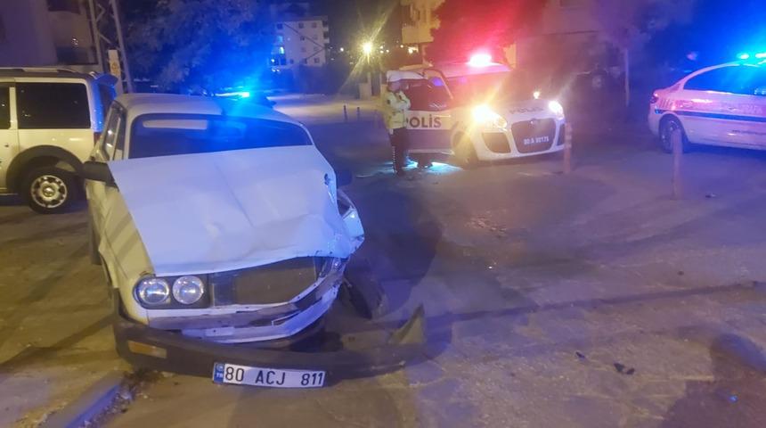 Osmaniye'de otomobille polis aracının çarpışması sonucu 3 kişi yaralandı