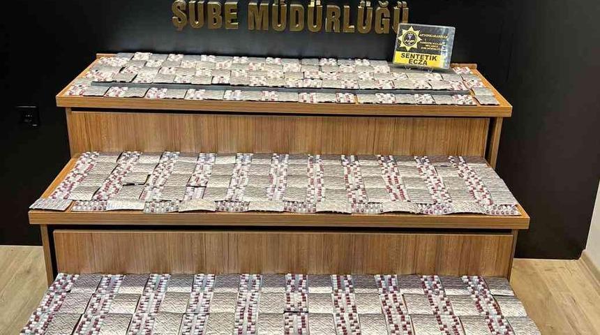 Durdurulan otomobilde 5 bin 399 adet uyuşturucu hap ele ge&ccedil;irildi