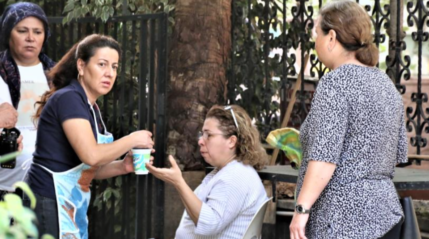 Her şey o yemeği yaparken oldu, kendini zor bela dışarı attı! Polis, itfaiye seferber oldu