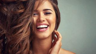 Bu yöntem çok havalı gösteriyor! Saçlarınıza 15 saniyede hacim verin ve parlatın