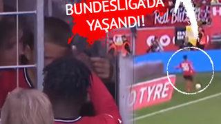 Dünya futbolunda örneği yok! Ağladığını fark etti, sahayı terk edip yanına koştu... Tüm stat bir anda alkışlamaya başladı