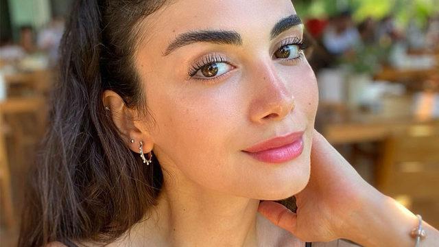 Baba'nın Büşra'sı Özge Yağız süper minili pozuyla takipçilerini büyüledi!