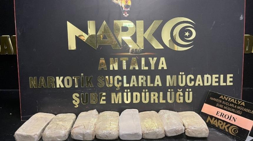 Antalya'da farklı tarihlerdeki operasyonlarda 40 kilo uyuşturucu ele geçirildi