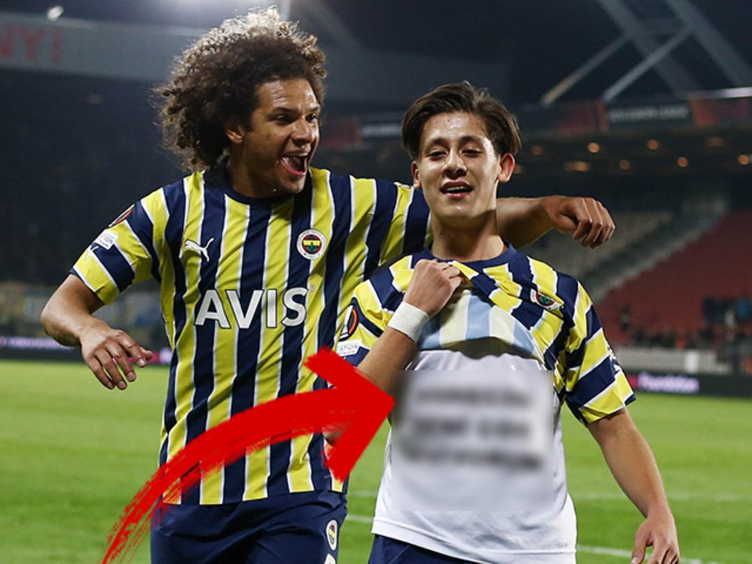 Canlı yayında bu an g&ouml;z&uuml;kmedi! Arda G&uuml;ler'in tiş&ouml;rt&uuml;nde ne yazdı?