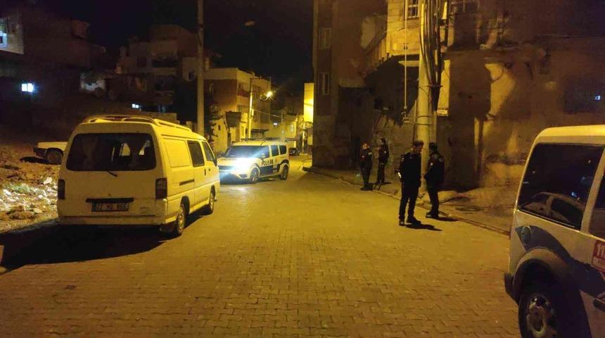 Komşu kavgasında kan aktı: 1 &ouml;l&uuml;, 3 yaralı