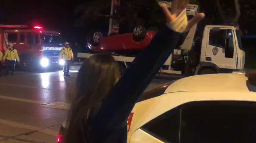 Otomobiliyle takla atan s&uuml;r&uuml;c&uuml;, &ccedil;ekim yapan basın mensuplarına m&uuml;dahale etti